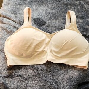 Seamless Cream Bra